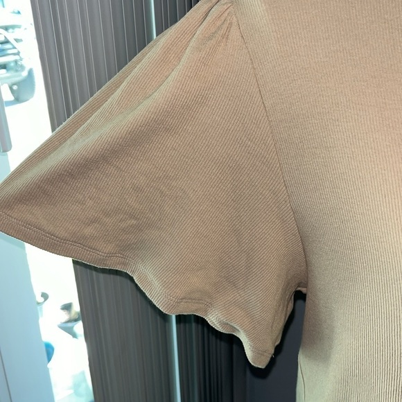 LOFT Tan Henley top with gathered puff sleeves V neck buttons Large beige. - Picture 4 of 7